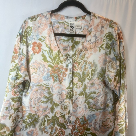 Vintage Intimates & Sleepwear Floral Satin Blouse Vanity Fair
Button-Up M - Picture 3 of 9